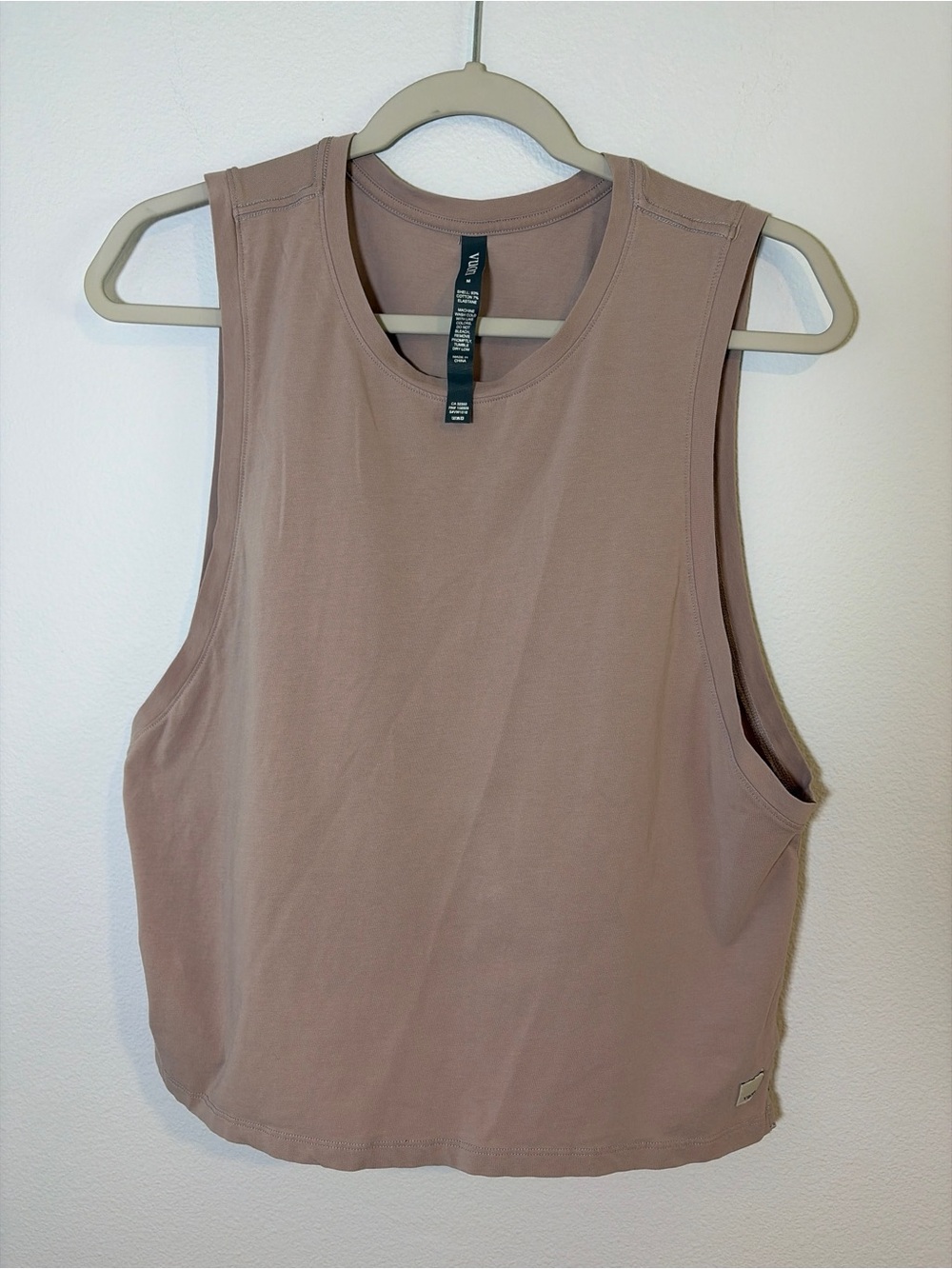 Vuori Women M Everyday Crop Muscle Tank Top Taupe Atleisure Activewear Shirt